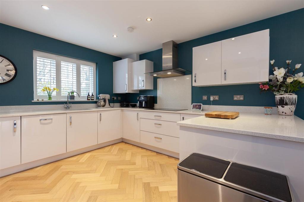 Kitchen 5.jpg