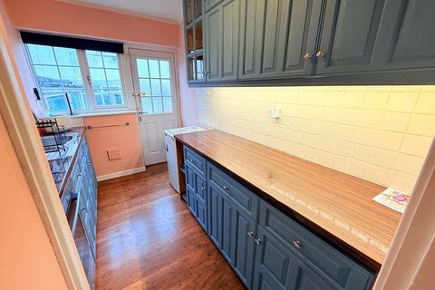 2 bedroom semi-detached house for sale, Queens Court, Shipley BD18