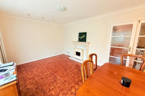 2 bedroom semi-detached house for sale, Queens Court, Shipley BD18