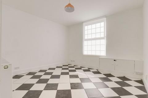 4 bedroom end of terrace house for sale, Mundella Road, Nottingham NG2