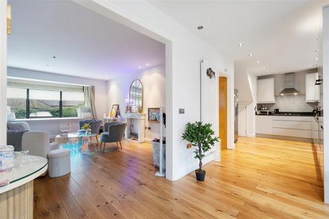 4 bedroom detached house to rent, Ridge Road, Childs Hill, London, NW2