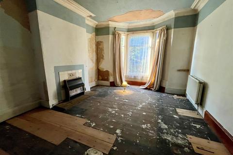 2 bedroom semi-detached house for sale, Myrtle Villas, Spring Bank, Hull