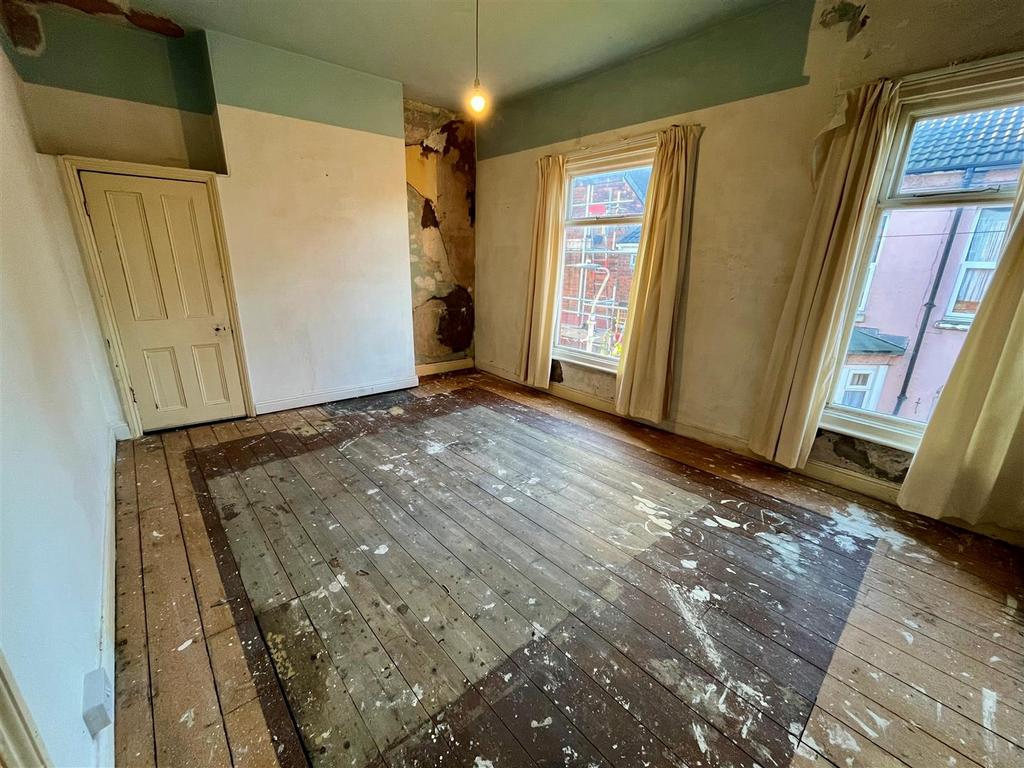 Bedroom One.jpg