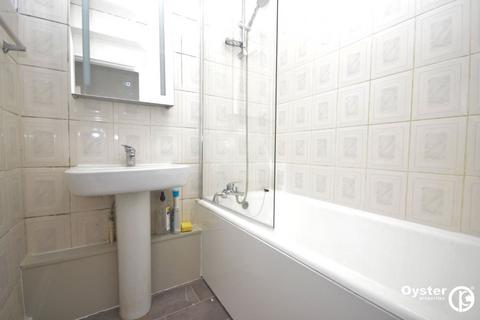 2 bedroom flat to rent, Highview Gardens, Jackson House, N11