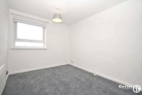 2 bedroom flat to rent, Highview Gardens, Jackson House, N11