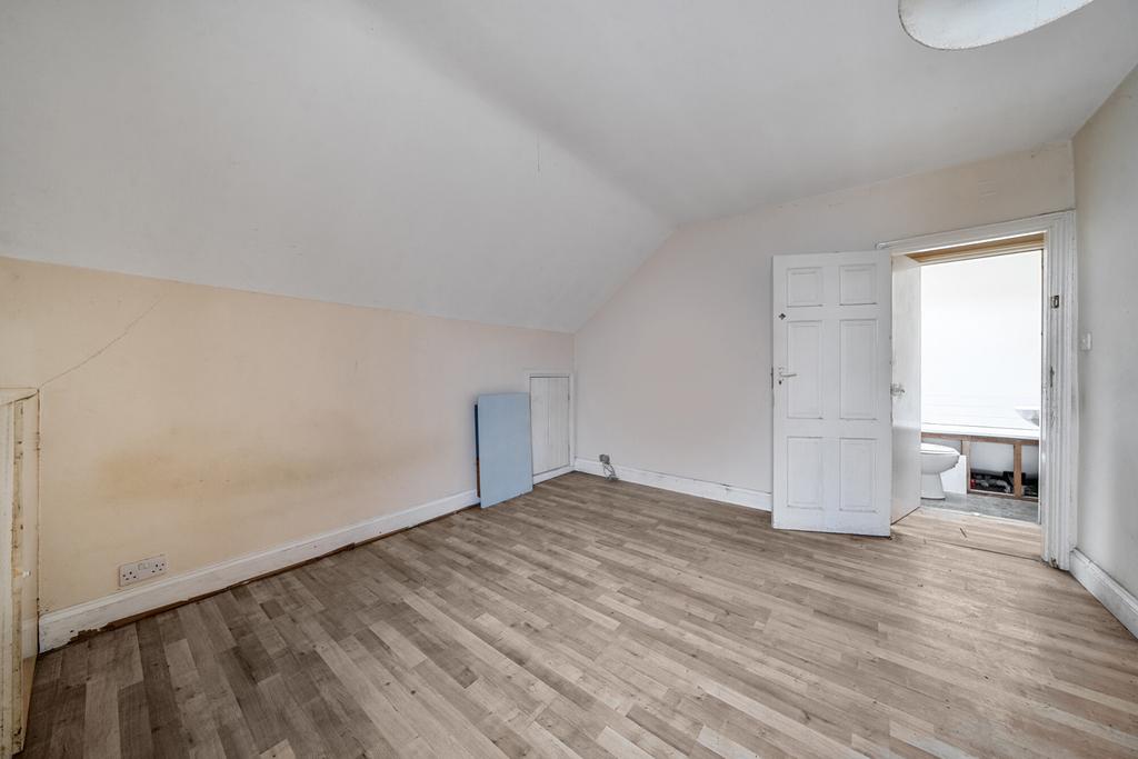 1404462-12-697a37...