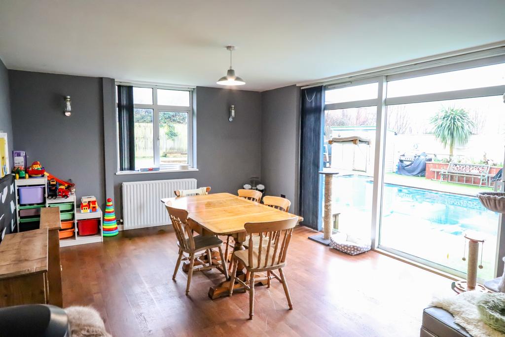 Living/dining room