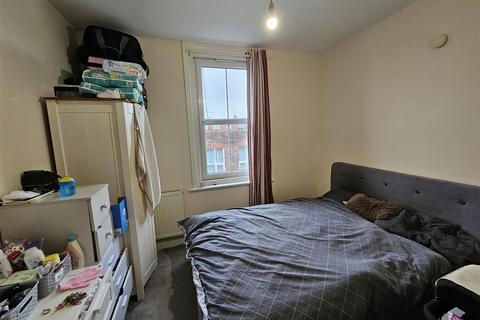 1 bedroom apartment to rent, Seaside Road, Eastbourne BN21