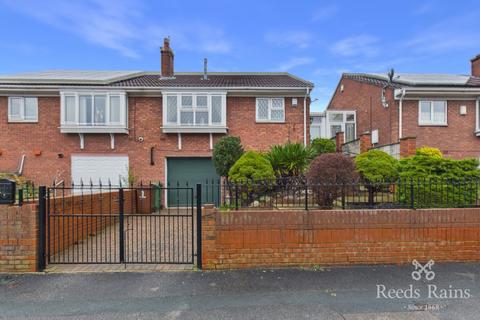 2 bedroom bungalow for sale, Holywell Gardens, West Yorkshire WF10