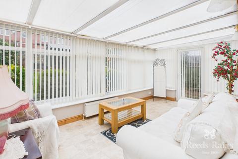 2 bedroom bungalow for sale, Holywell Gardens, West Yorkshire WF10