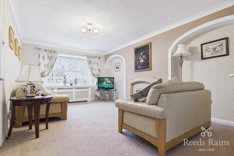 2 bedroom bungalow for sale, Holywell Gardens, West Yorkshire WF10