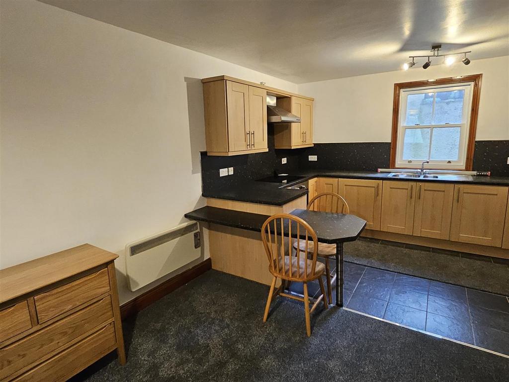 Kitchen/dining/living room