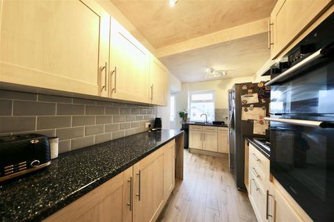 3 bedroom terraced house for sale, Grammar School Road, Hull