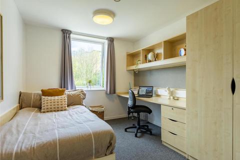 1 bedroom in a flat share to rent, De Walden Way, Bradford BD7