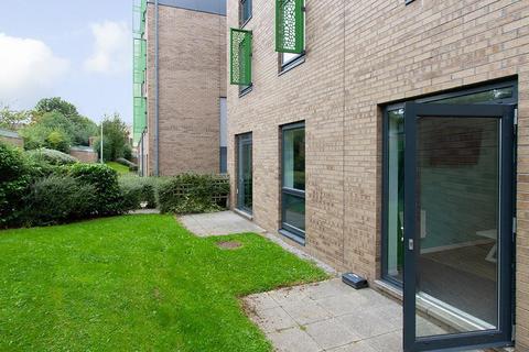 1 bedroom in a flat share to rent, De Walden Way, Bradford BD7