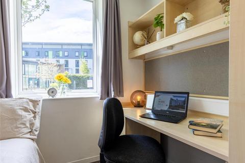 1 bedroom in a flat share to rent, De Walden Way, Bradford BD7