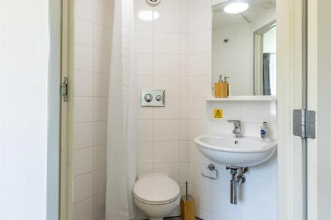 1 bedroom in a flat share to rent, De Walden Way, Bradford BD7