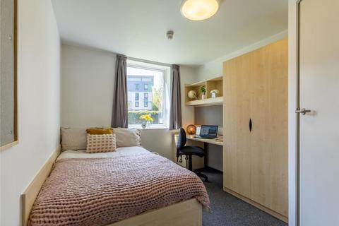 1 bedroom in a flat share to rent, De Walden Way, Bradford BD7