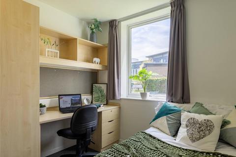 1 bedroom in a flat share to rent, De Walden Way, Bradford BD7