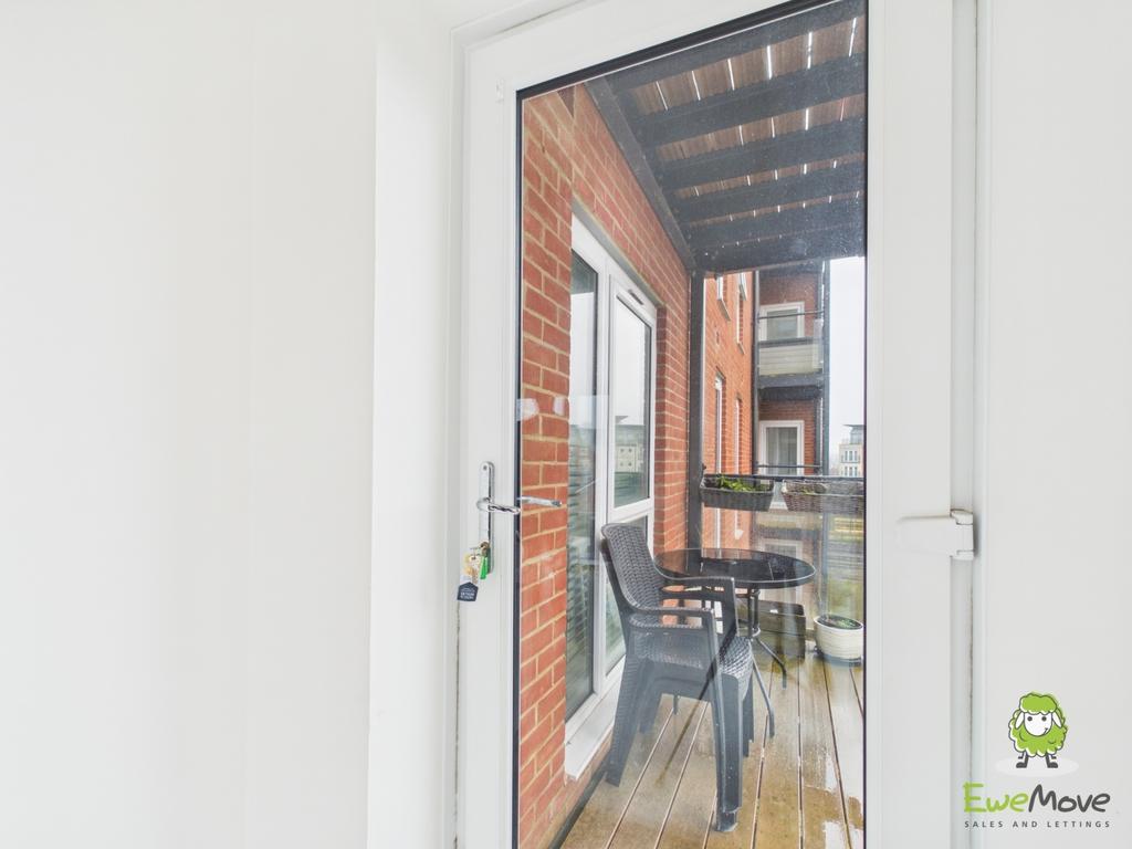 Ewe Move Estate Agents Basingstoke - 9 Lambert Cour