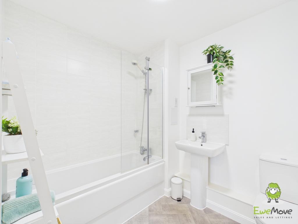 Ewe Move Estate Agents Basingstoke - 9 Lambert Cour