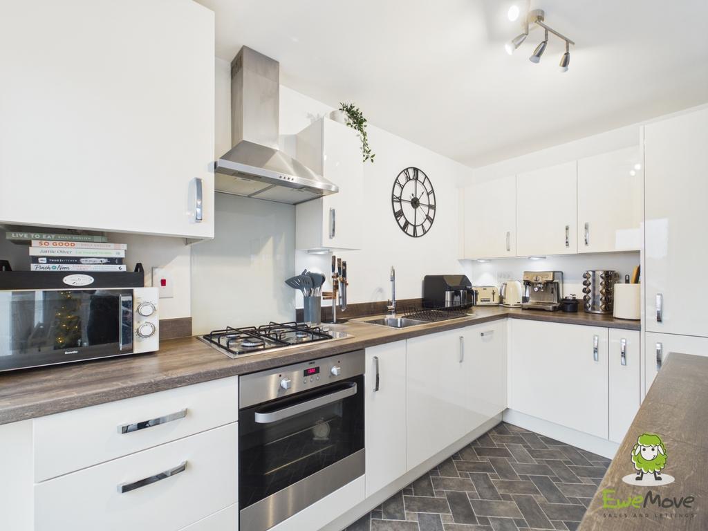 Ewe Move Estate Agents Basingstoke - 9 Lambert Cour