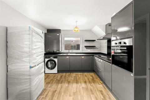 3 bedroom semi-detached house to rent, Christchurch Road, Sale