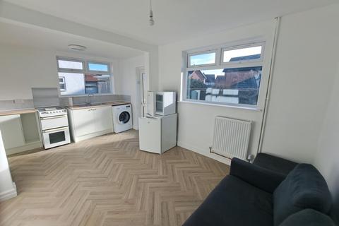 3 bedroom semi-detached house to rent, Ewell Road, Nottingham, Nottinghamshire, NG8