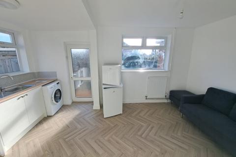 3 bedroom semi-detached house to rent, Ewell Road, Nottingham, Nottinghamshire, NG8