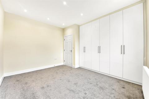 1 bedroom flat to rent, 46a King Street Twickenham