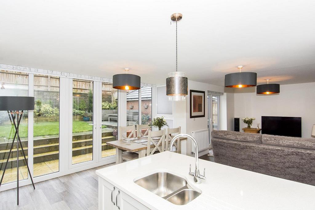 Open Plan Kitchen & Family Room