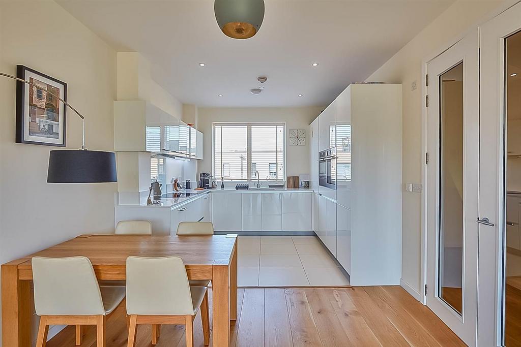 Dining room 2.jpg