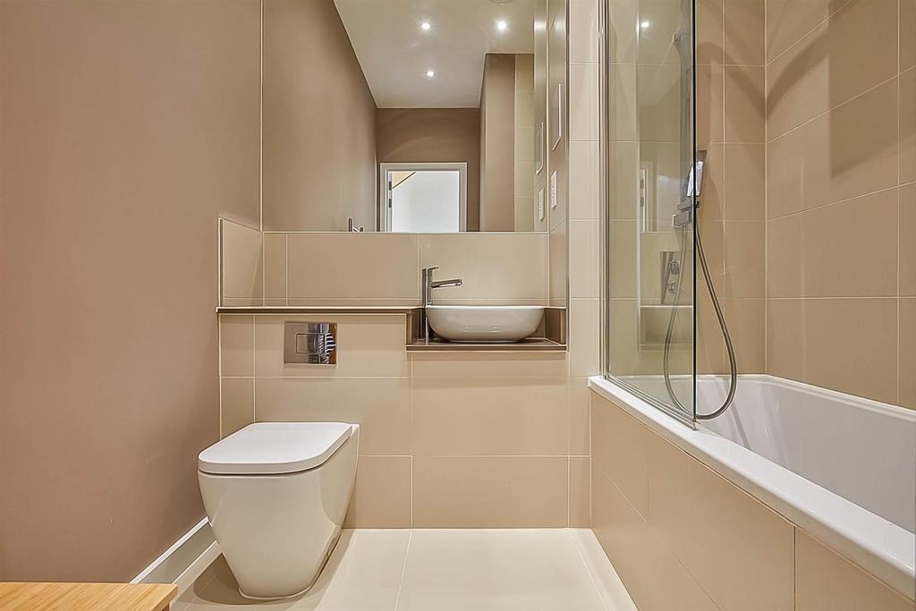 Bathroom 2.jpg