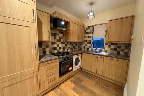 3 bedroom house to rent, Moor Hill Road, Huddersfield HD3