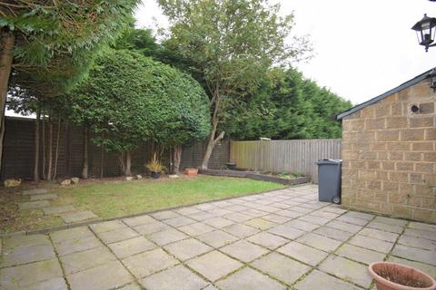 3 bedroom house to rent, Moor Hill Road, Huddersfield HD3