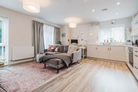 1 bedroom apartment for sale, Stretford Road, Urmston, Manchester, M41