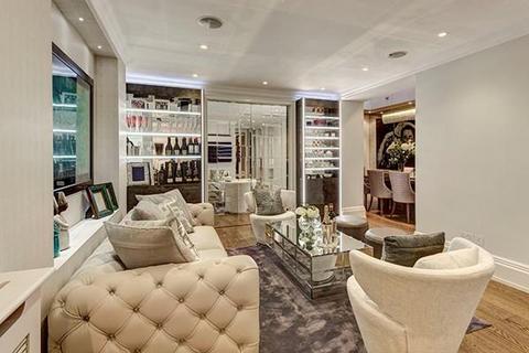 3 bedroom flat to rent, Green Street, Mayfair, London W1K