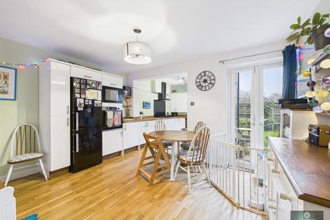 undefined, Crabbet Road, Three Bridges RH10
