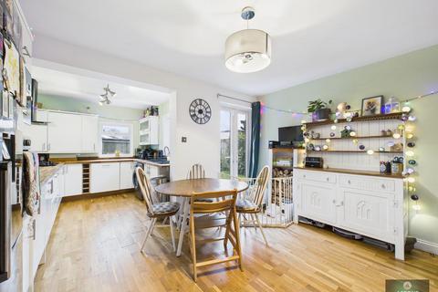 undefined, Crabbet Road, Three Bridges RH10