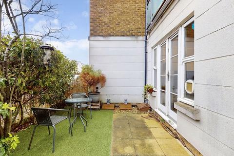 1 bedroom flat to rent, Candler Mews, TW1
