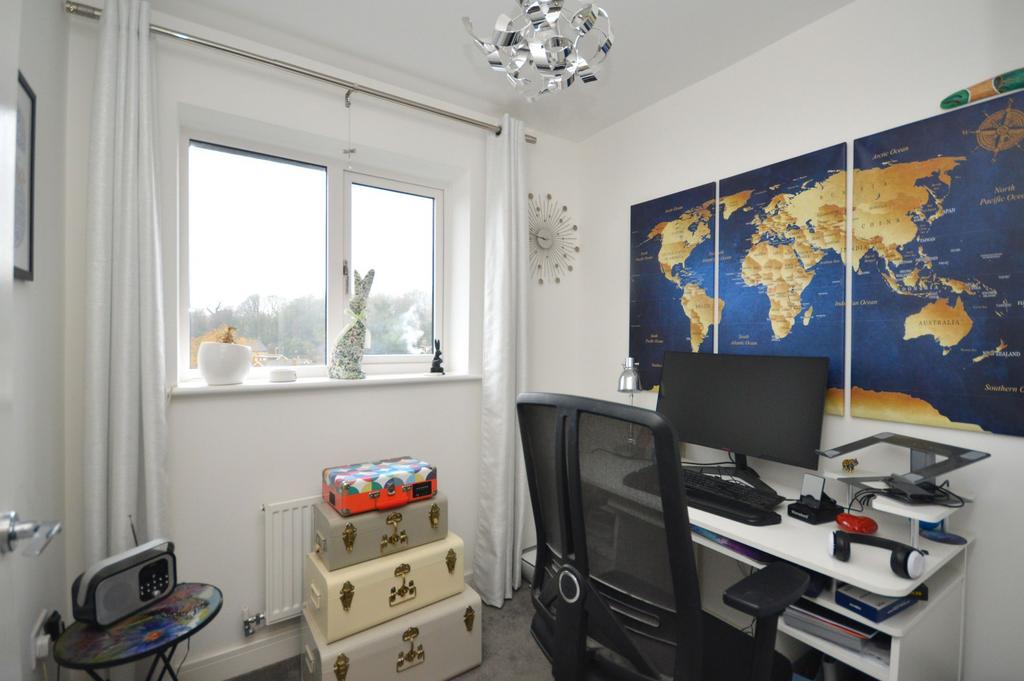 Bedroom / Office