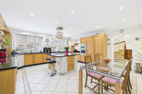 5 bedroom detached house for sale, Tennyson Close, Horsham RH12