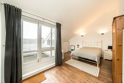 2 bedroom flat for sale, Burrells Wharf Square, London E14