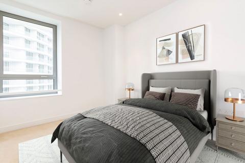 3 bedroom flat to rent, Park Drive, London E14