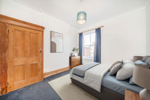 2 bedroom flat for sale, Barcombe Avenue, London SW2