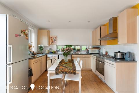 2 bedroom flat to rent, Alkham Road, Autumn House, N16