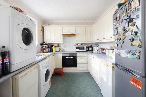 2 bedroom terraced house for sale, Gooshays Drive, Romford, RM3
