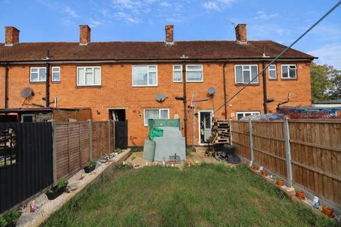 2 bedroom terraced house for sale, Gooshays Drive, Romford, RM3