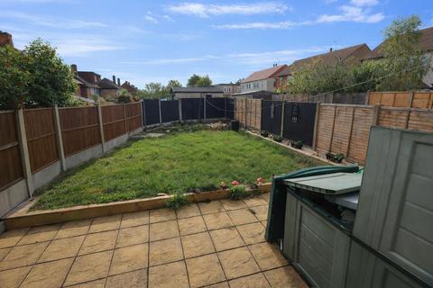 2 bedroom terraced house for sale, Gooshays Drive, Romford, RM3