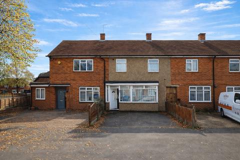 Gooshays Drive, Romford, RM3